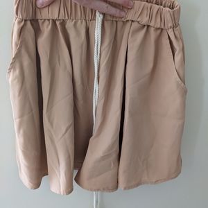 Beige Shorts - Cupshe - Size Large- Never worn.